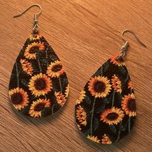 Sunflower Leather Earrings NEW 🌻